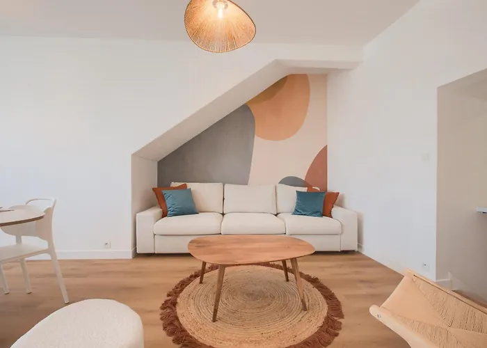 La Douceur - Wifi - Proche Centre-ville 拉瓦勒